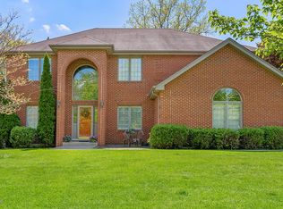 8841 Gleneagles Ln, Darien, IL 60561