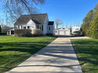 1096 W Hampton Rd, Essexville, MI