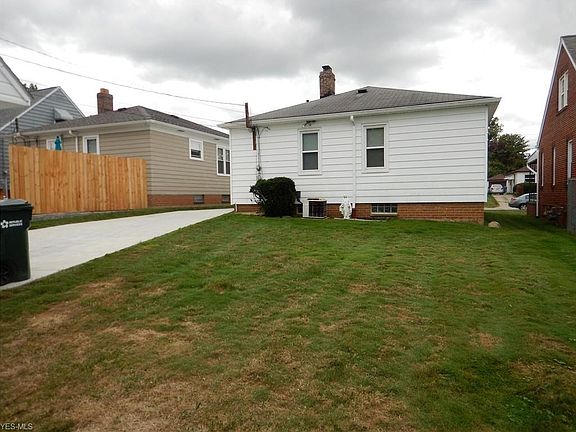 4th image of 8814 Pinegrove Ave
