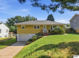3217 Cornhusker Dr, Omaha, NE 68124