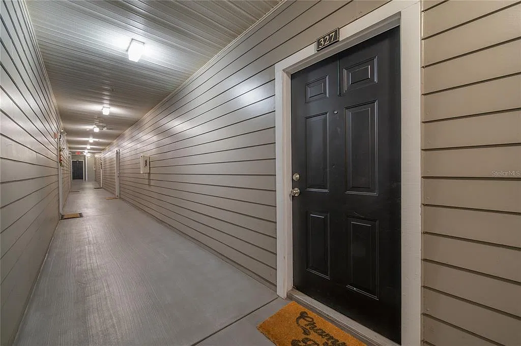 2 bed, 2.0 bath, 938 sqft, $3,200 — Photo 2