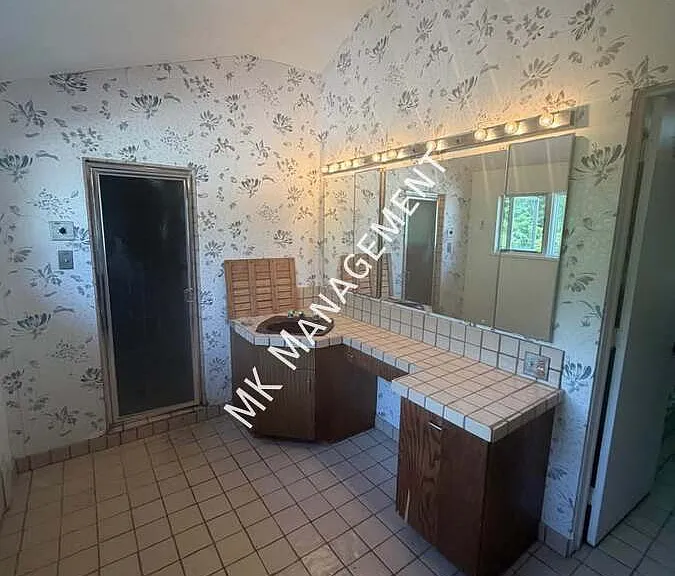 571 Charles Ave — Photo 27