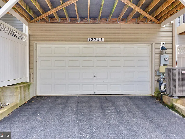 12241 Bluffwood Ter — Photo 38