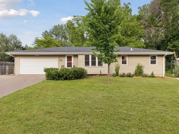 2206 Cohansey Blvd, Roseville, MN 55113