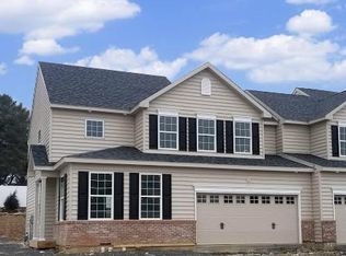 979 Swallow Tail Ln, Breinigsville, PA 18031