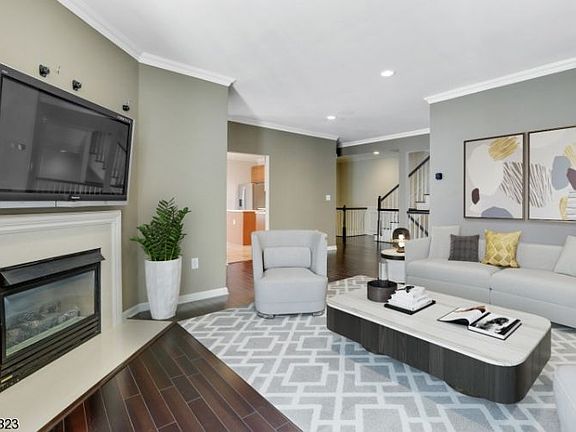 2nd image of 309 Kensington Ln