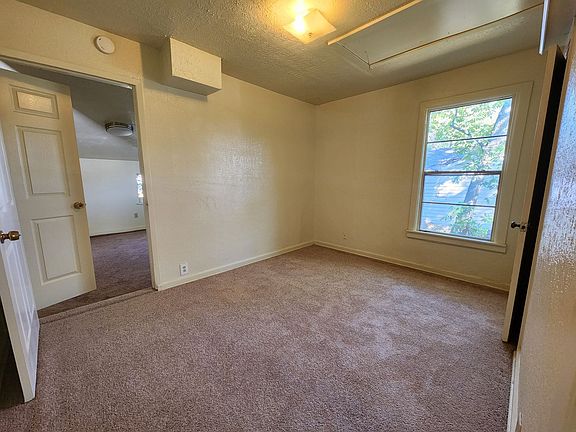 2nd image of 1516 Lindsey St #1