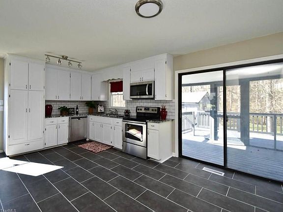 3rd image of 4903 Shady Pine Dr