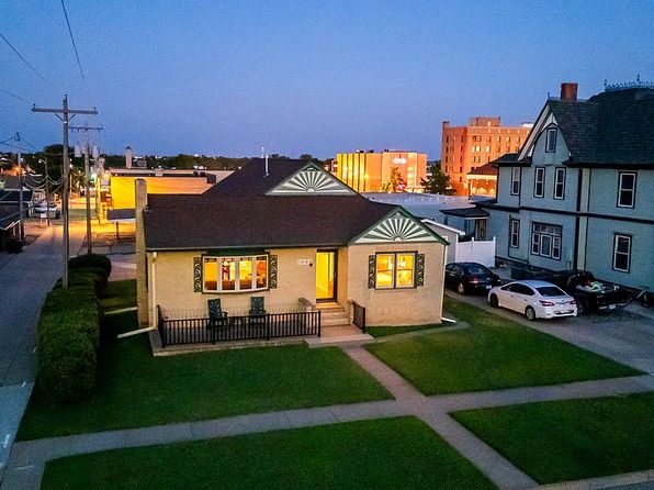 1304 Fort St