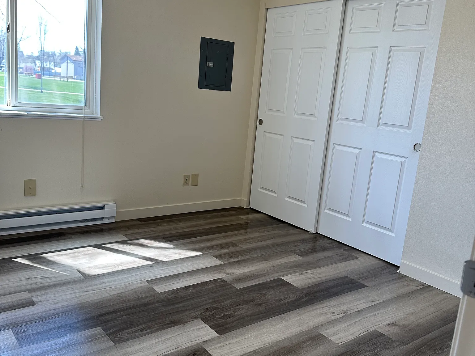 Sunset Square Apartments — Photo 4