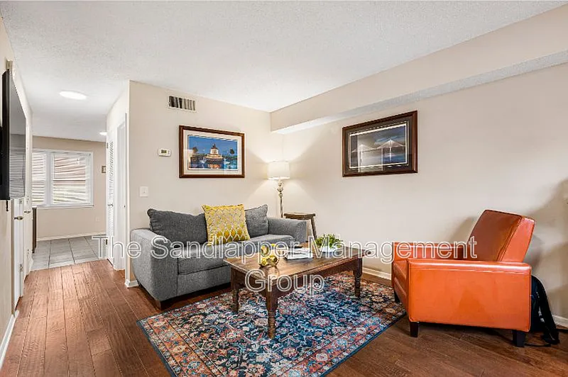 2 bed, 1.5 bath, 1000 sqft, $3,000 — Photo 3