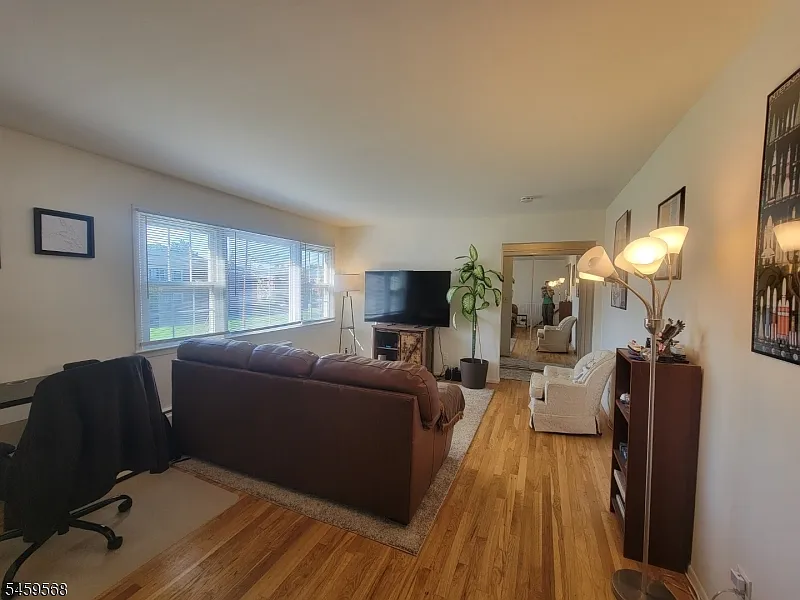 1 bed, 1.0 bath, $2,100 — Photo 3