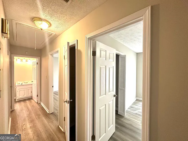 100 Lakeview Ln — Photo 21