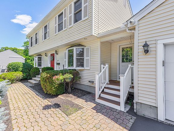 2nd image of 329 Pakachoag St