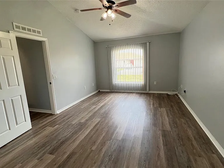 485 Martigues Dr — Photo 6