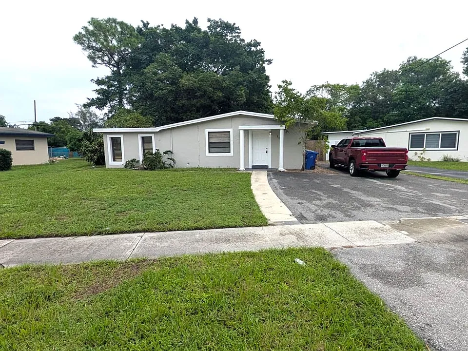 1552 NW 15th Ter