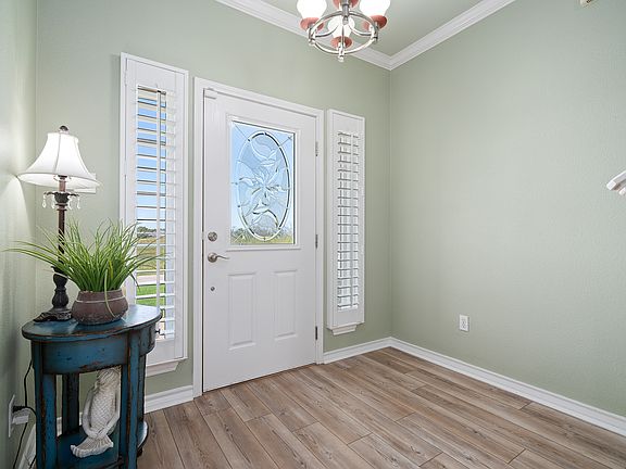 3rd image of 316 Lands End St