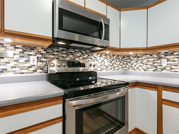 3rd image of 33 S Boulder Cir #222