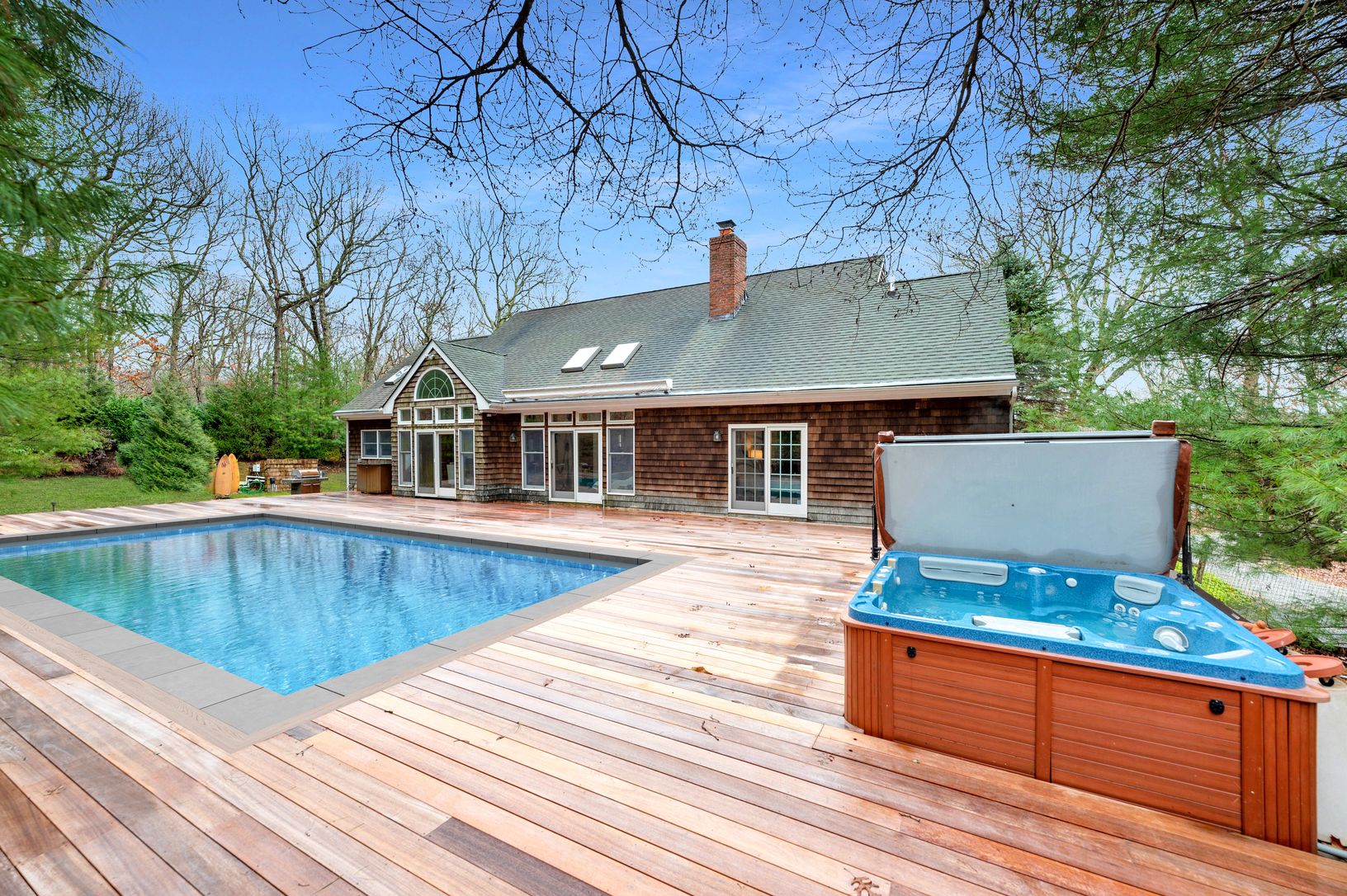  Hot tub
