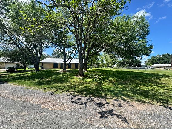 3rd image of 311 Edna Cir