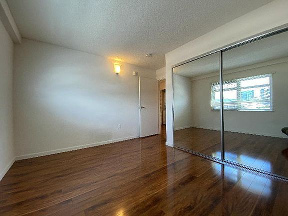 5th image of 801 South St APT 1006