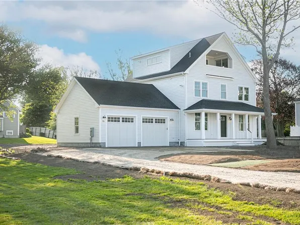 76 Wolcott Ave, Middletown, RI 02842