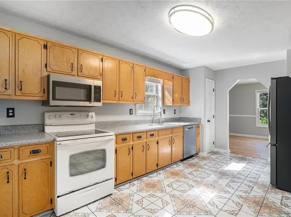 304 Honeysuckle Ter, Auburn, GA 30011