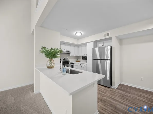 704 Bristol Village Dr APT 301, Midlothian, VA 23114