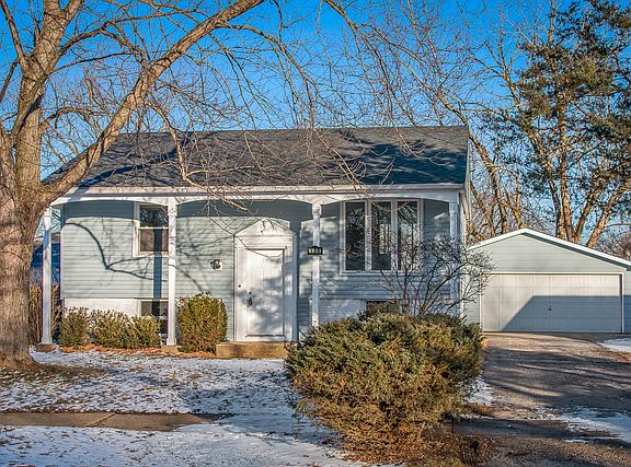 2nd image of 109 N Elm Ln