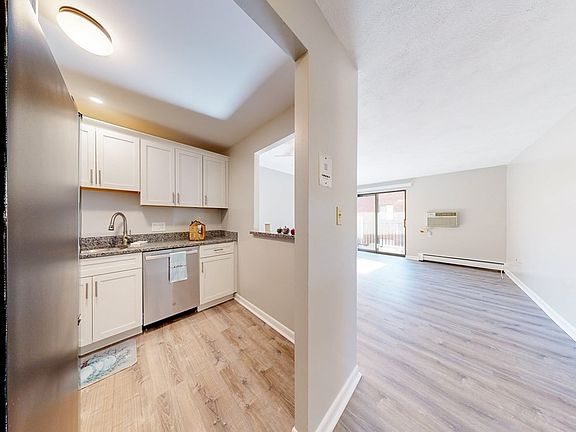 5th image of 1100 Governors Dr APT 29