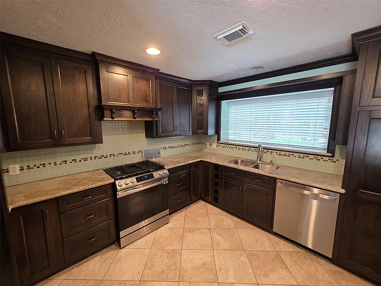 16806 Sandypine Cir — Photo 18