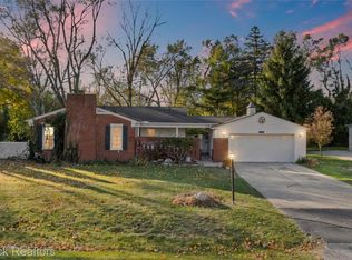 2724 Alveston Dr, Bloomfield Hills, MI 48304