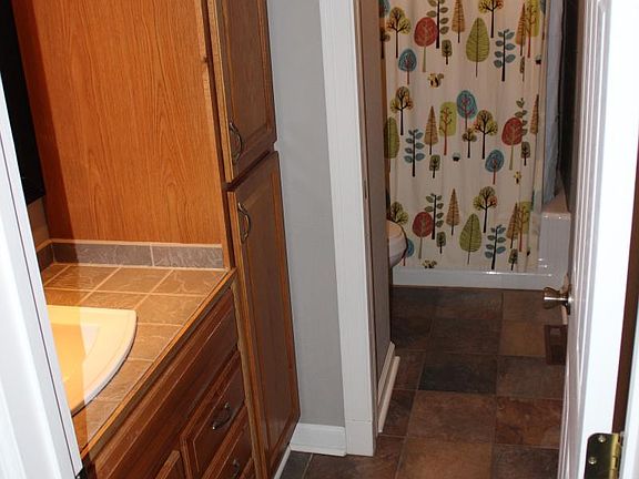 4th image of 417 W Beloit Ave