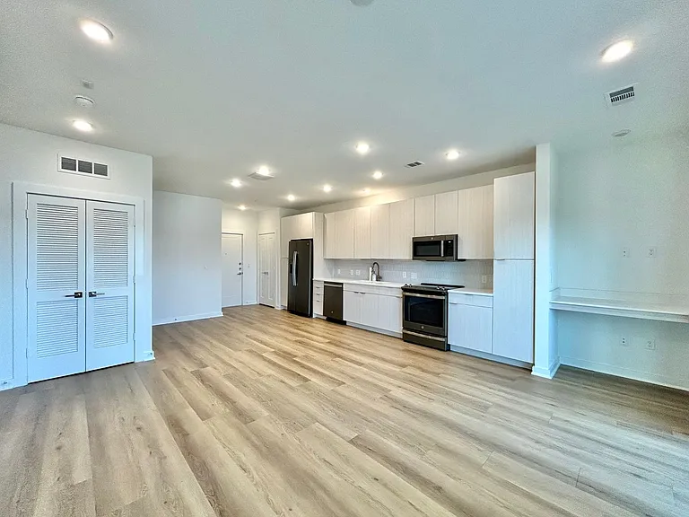 4802 S Congress Ave #510 — Photo 2