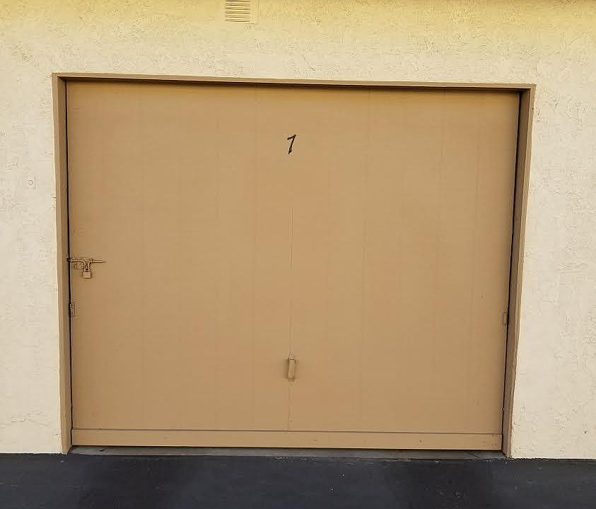 One car garage attached