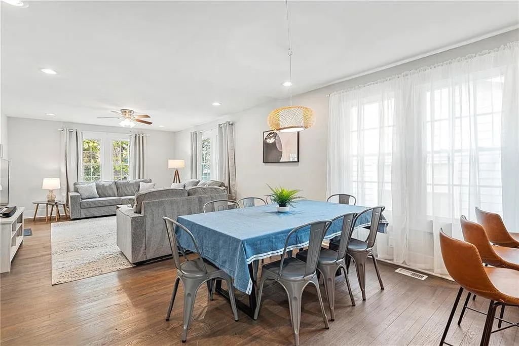 3 bed, 2.0 bath, 400 sqft, $3,600 — Photo 4