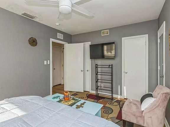 5th image of 460 15th Ave N APT 4
