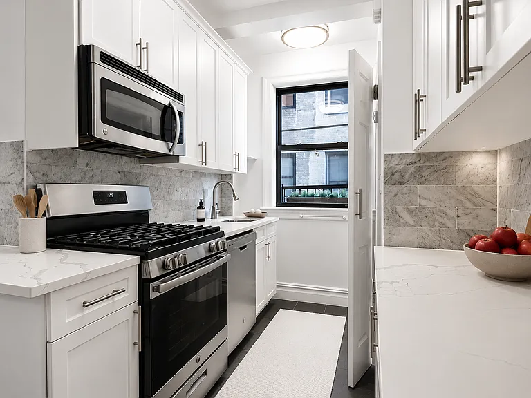 27 W 96th St #7-C — Photo 3