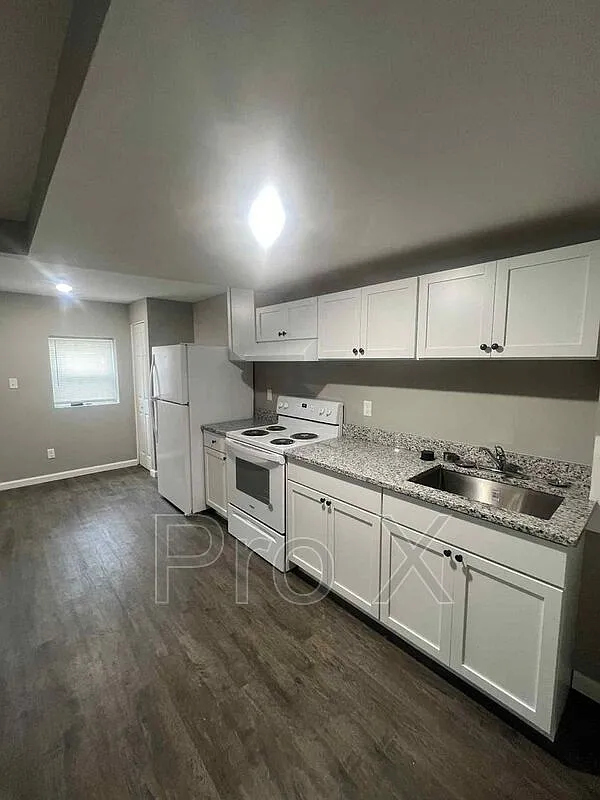 2 bed, 1.0 bath, $800 — Photo 3