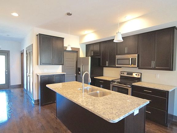 3rd image of 86 Promontory Ln