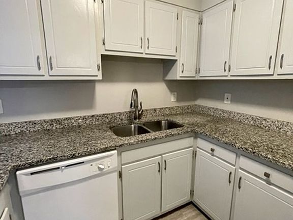 5th image of 4600 Coronado Dr APT E