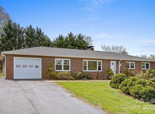 11 Allesarn Rd, Asheville, NC 28804