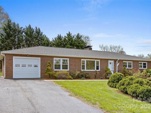 11 Allesarn Rd, Asheville, NC 28804