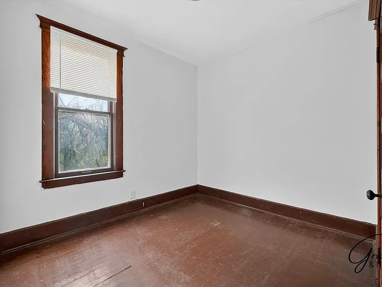 127 W Buena Vis — Photo 19