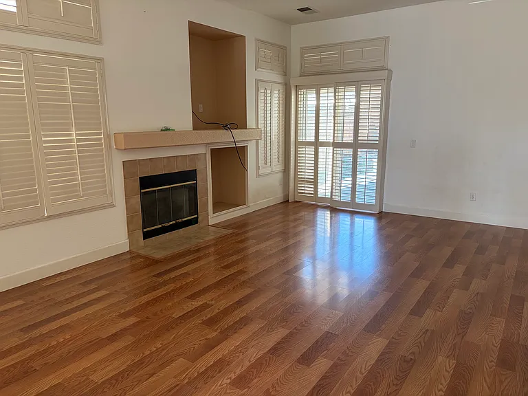 1352 Evergreen Way — Photo 2
