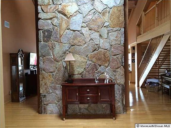 3rd image of 1924 Seaman Ct