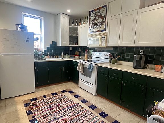 2nd image of 3221 Parkview Ave Floor 2