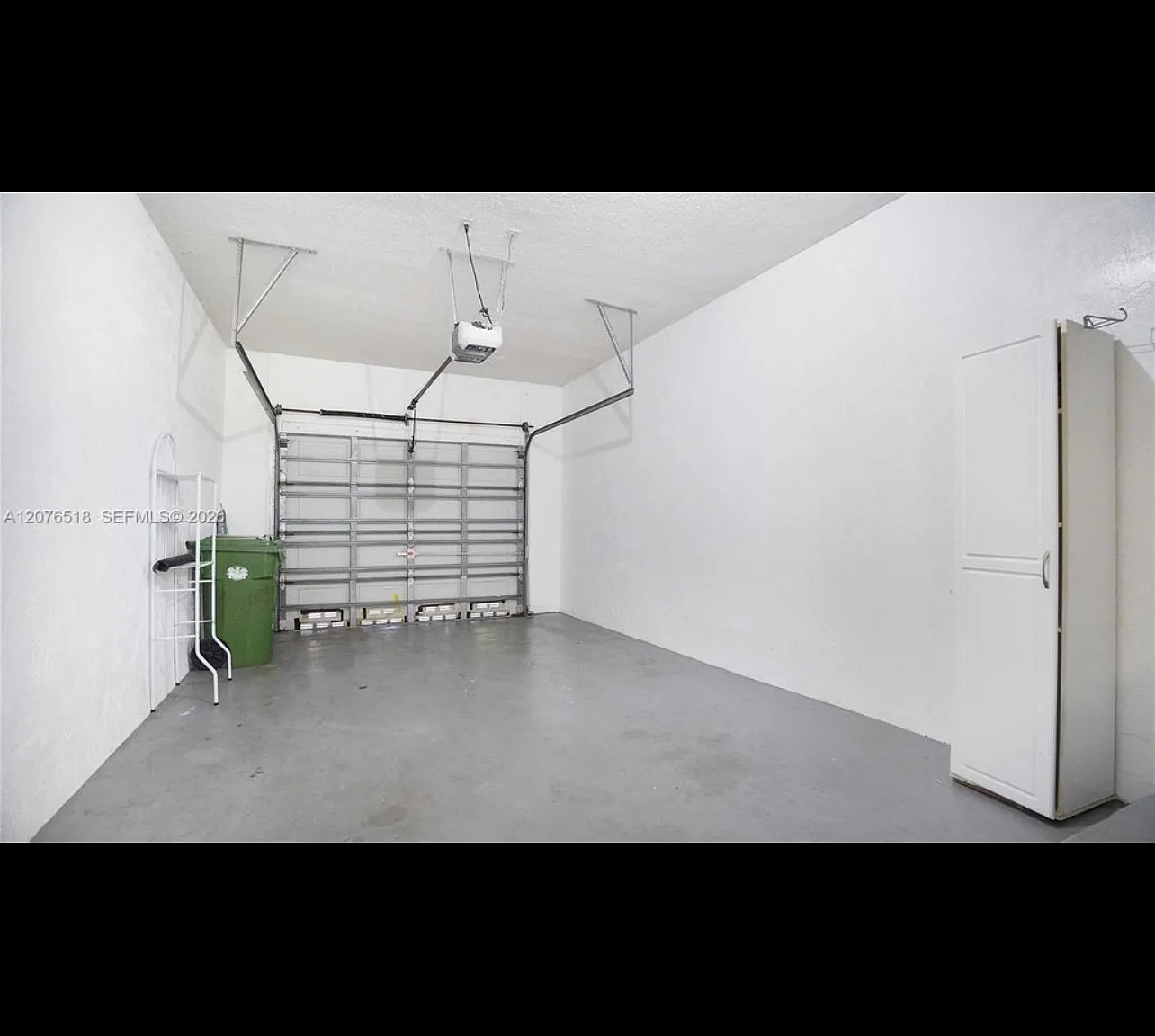 2 bed, 1.5 bath, 969 sqft, $2,700 — Photo 4