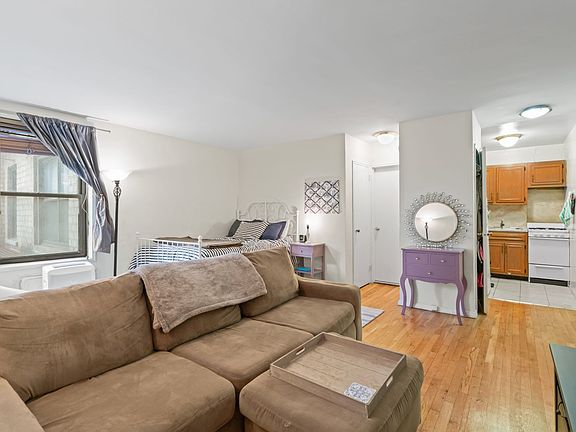 3rd image of 165 Christopher St APT 4P
