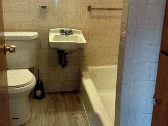 4th image of 17-17 Arch Ave #19